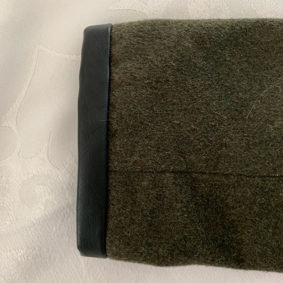 Green fitted jacked w/leather trim . Zip front S - Picture 5 of 7